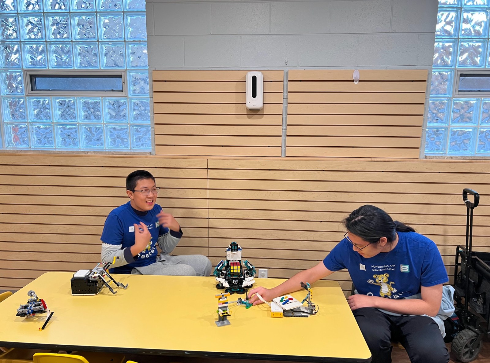 Cheetahs Robotics showcasing robots to youth at EarlyON Connections Windsor